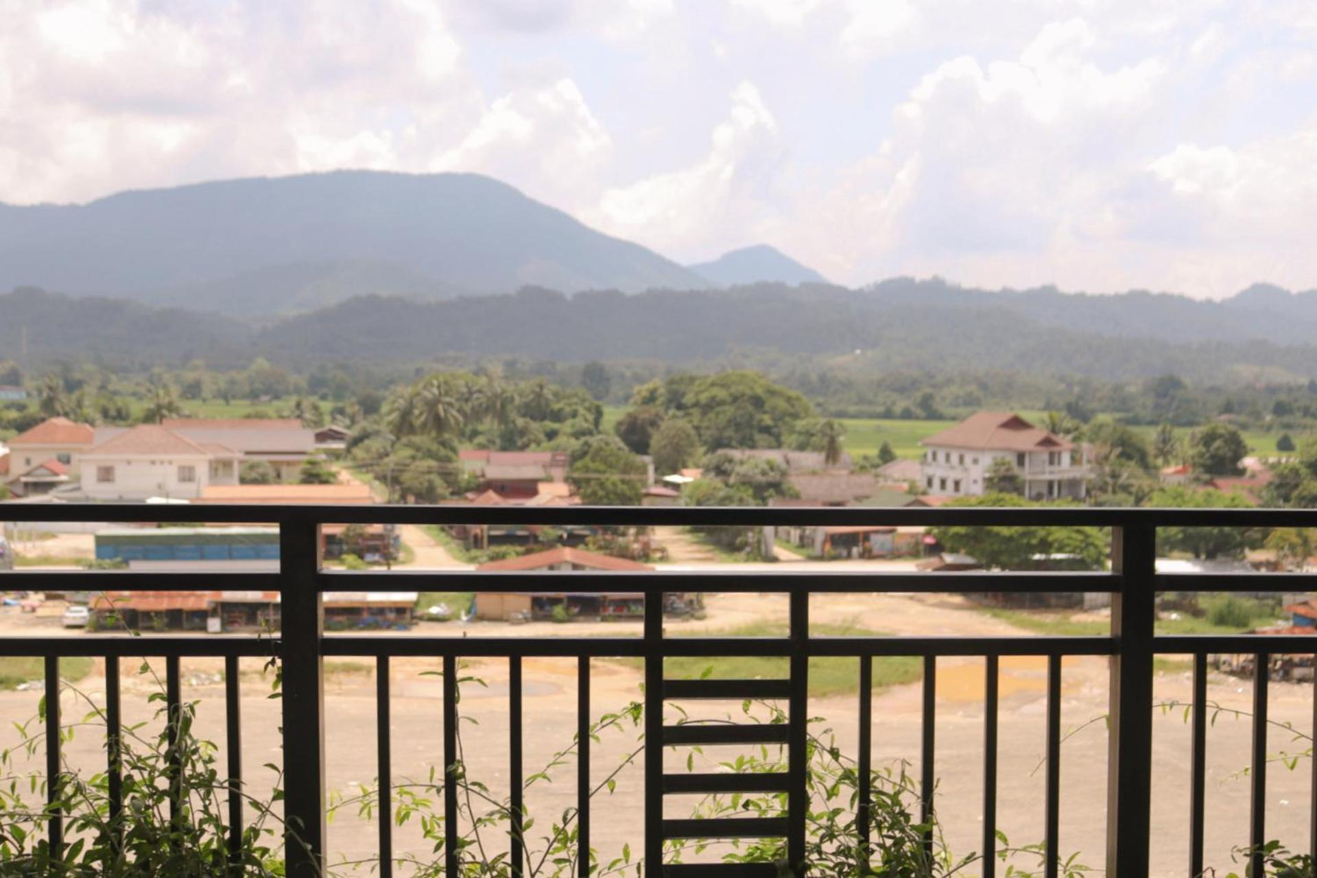 Vang Vieng Consiana Hotel Exterior foto