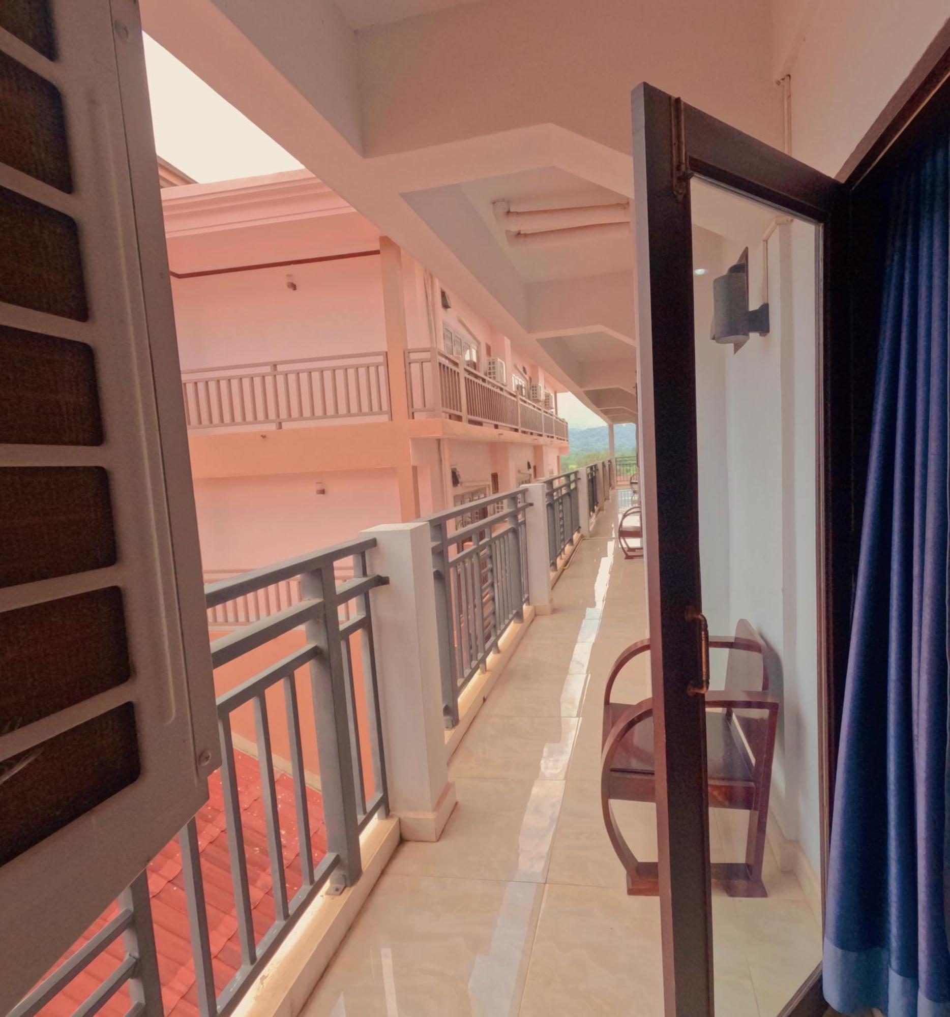 Vang Vieng Consiana Hotel Exterior foto